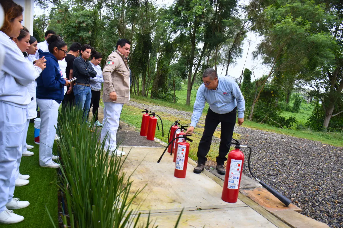 Capacitación contra incendios en Universidad de Oriente Poza Rica 09